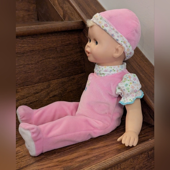 Vintage Fisher Price Interactive Doll Blinks Coos Giggles & Closes  Eyes - Picture 6 of 11